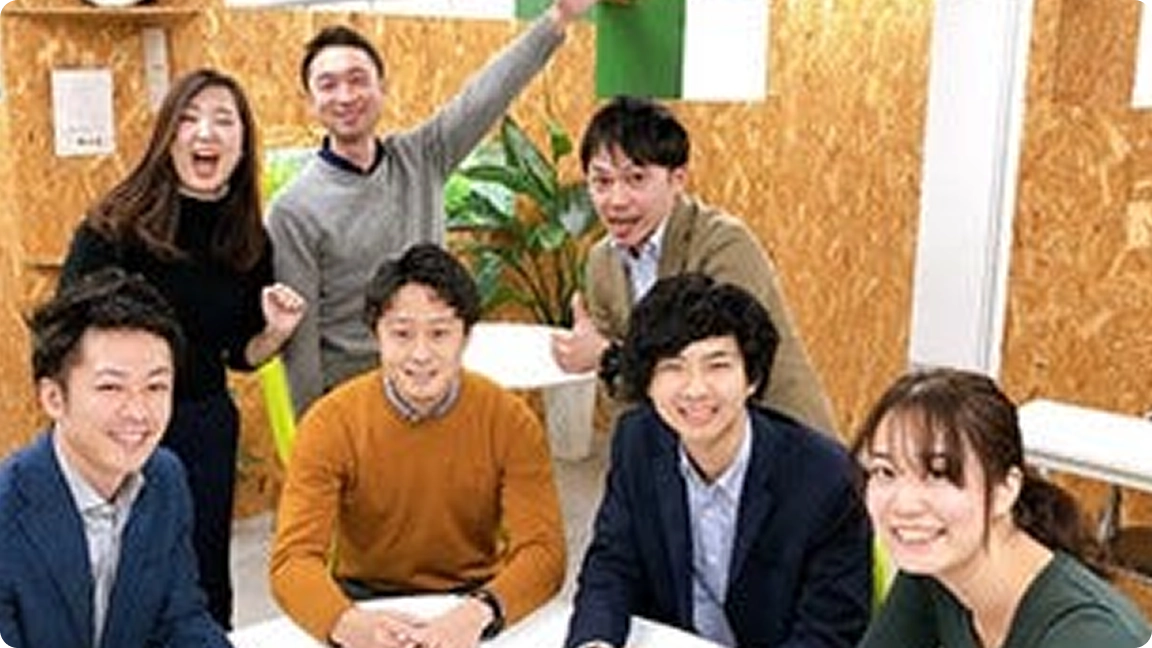 スタッフの集合写真